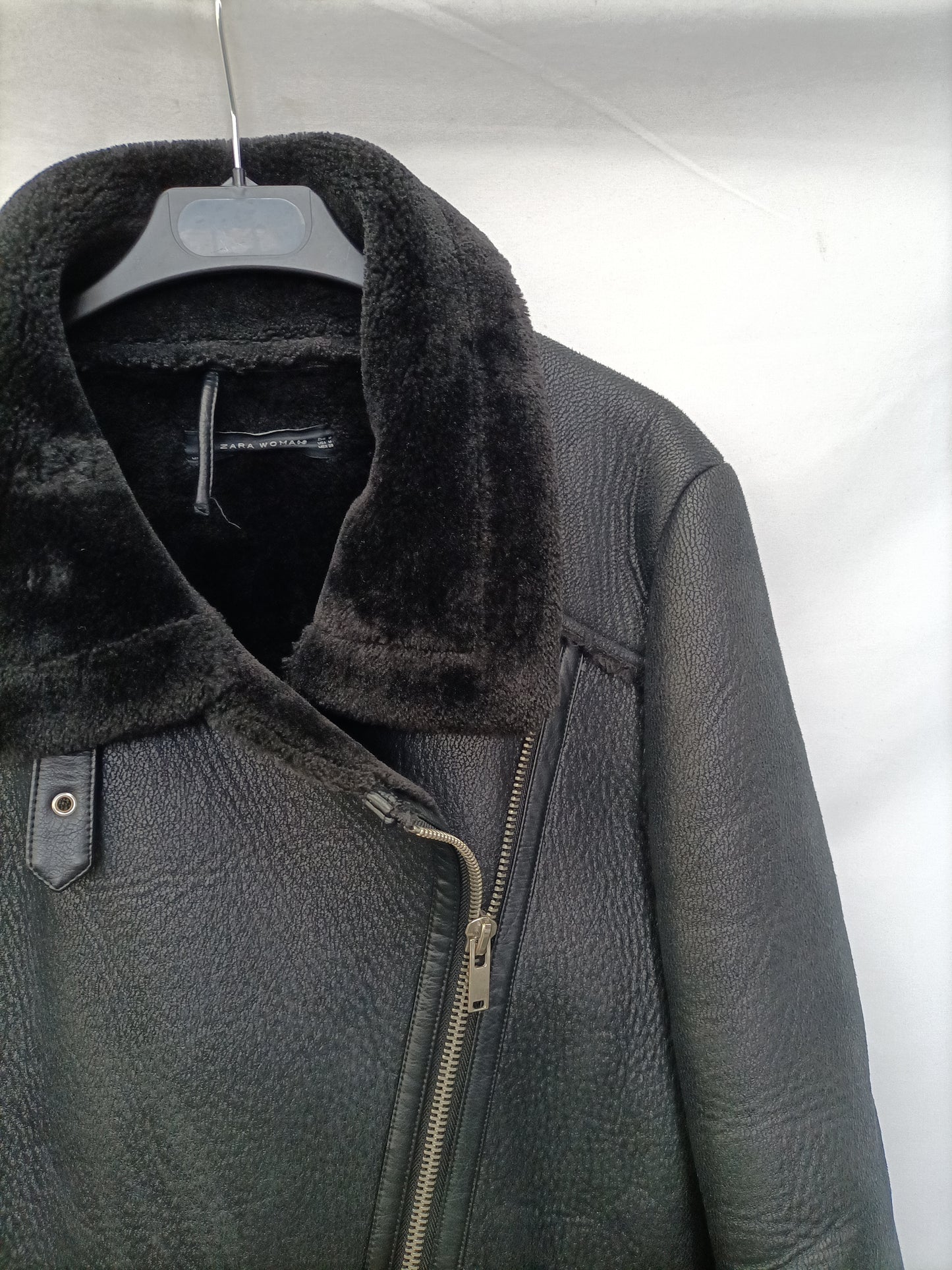 ZARA. Biker negra borrego T.m