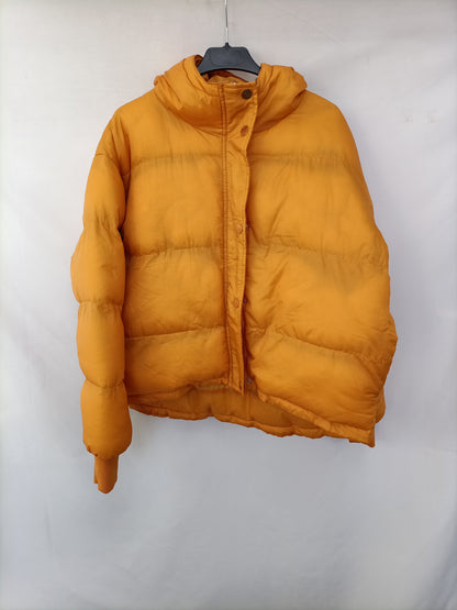 QED LDN. Plumas amarillo T.42