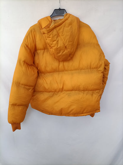 QED LDN. Plumas amarillo T.42