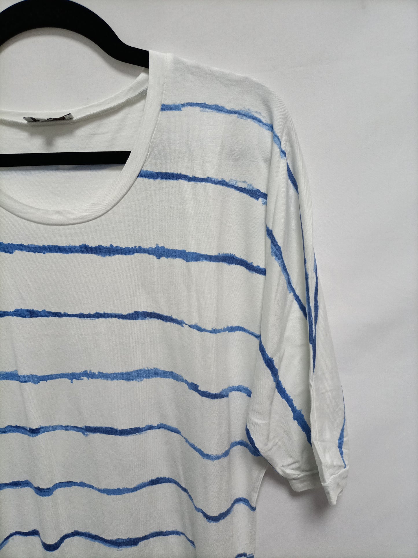 SURKANA. Camiseta blanca rayas T.l