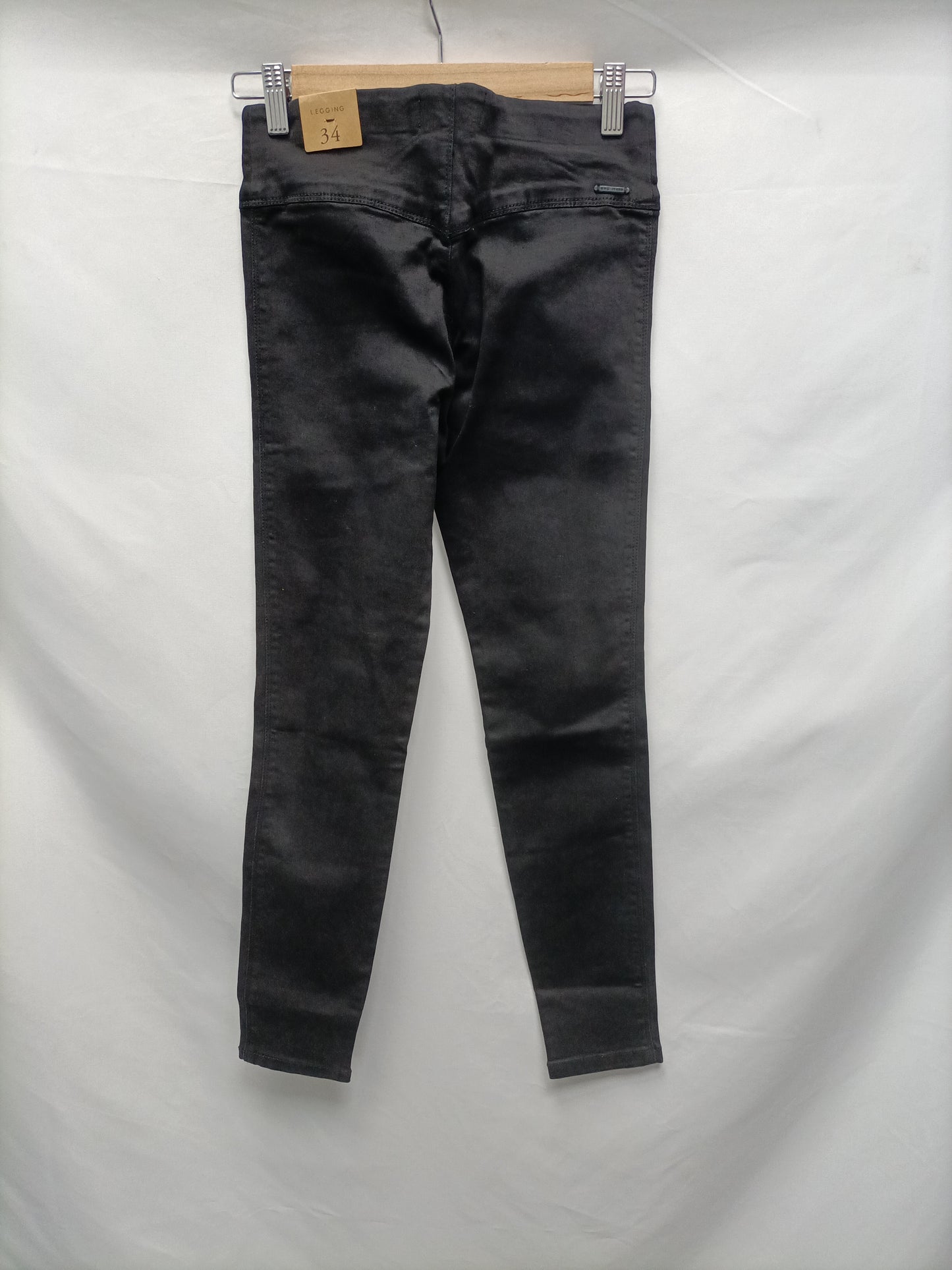 MANGO. Leggins negros T.34