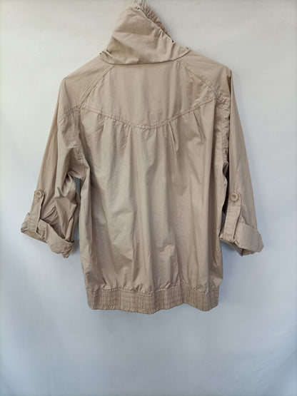 PRIMARK. Parka beige ligera T.38