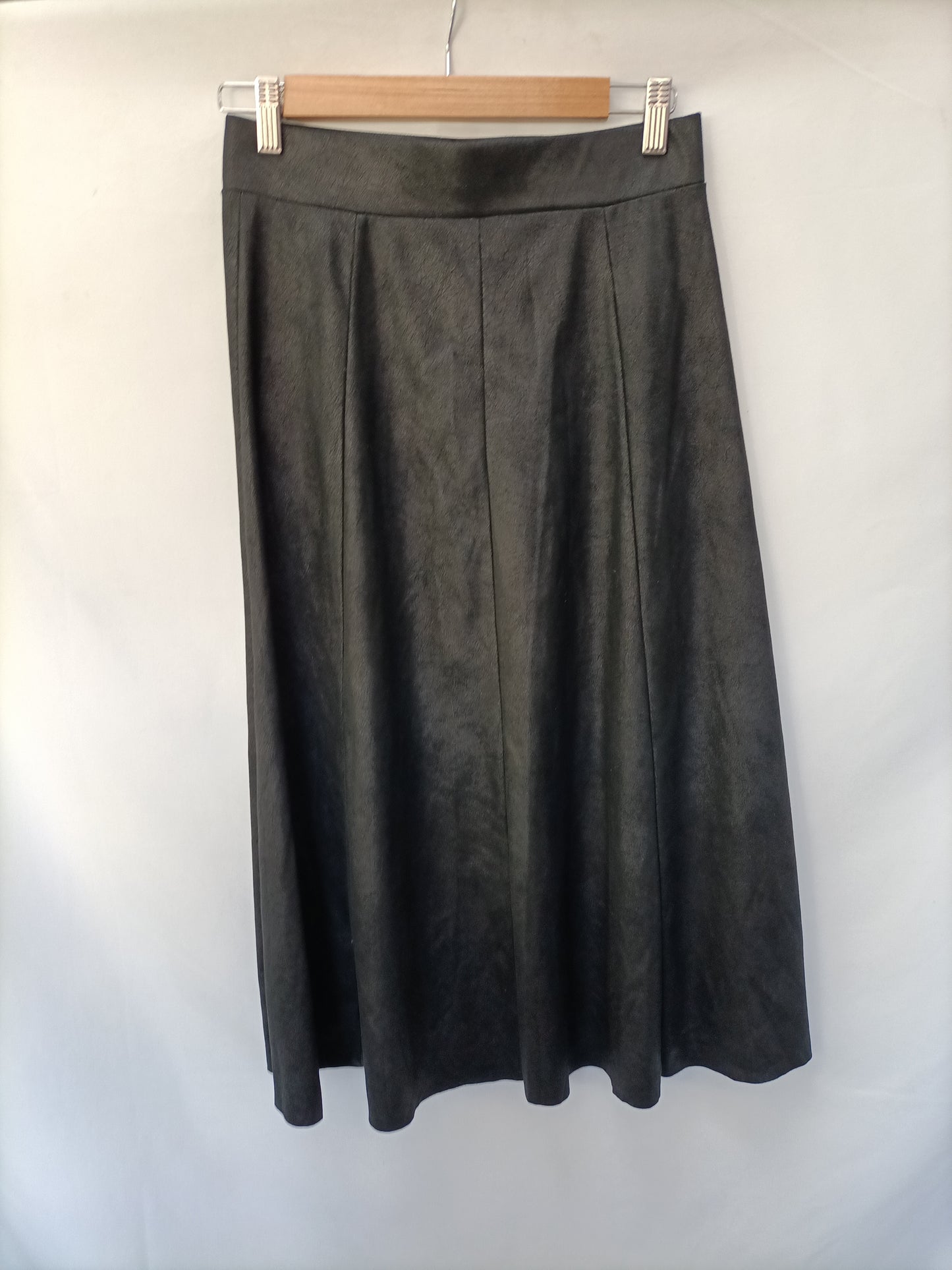 PULL&amp;BEAR. Black midi skirt Tm