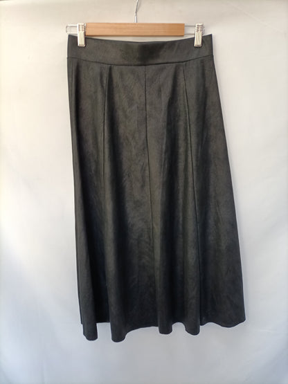 PULL&amp;BEAR. Black midi skirt Tm