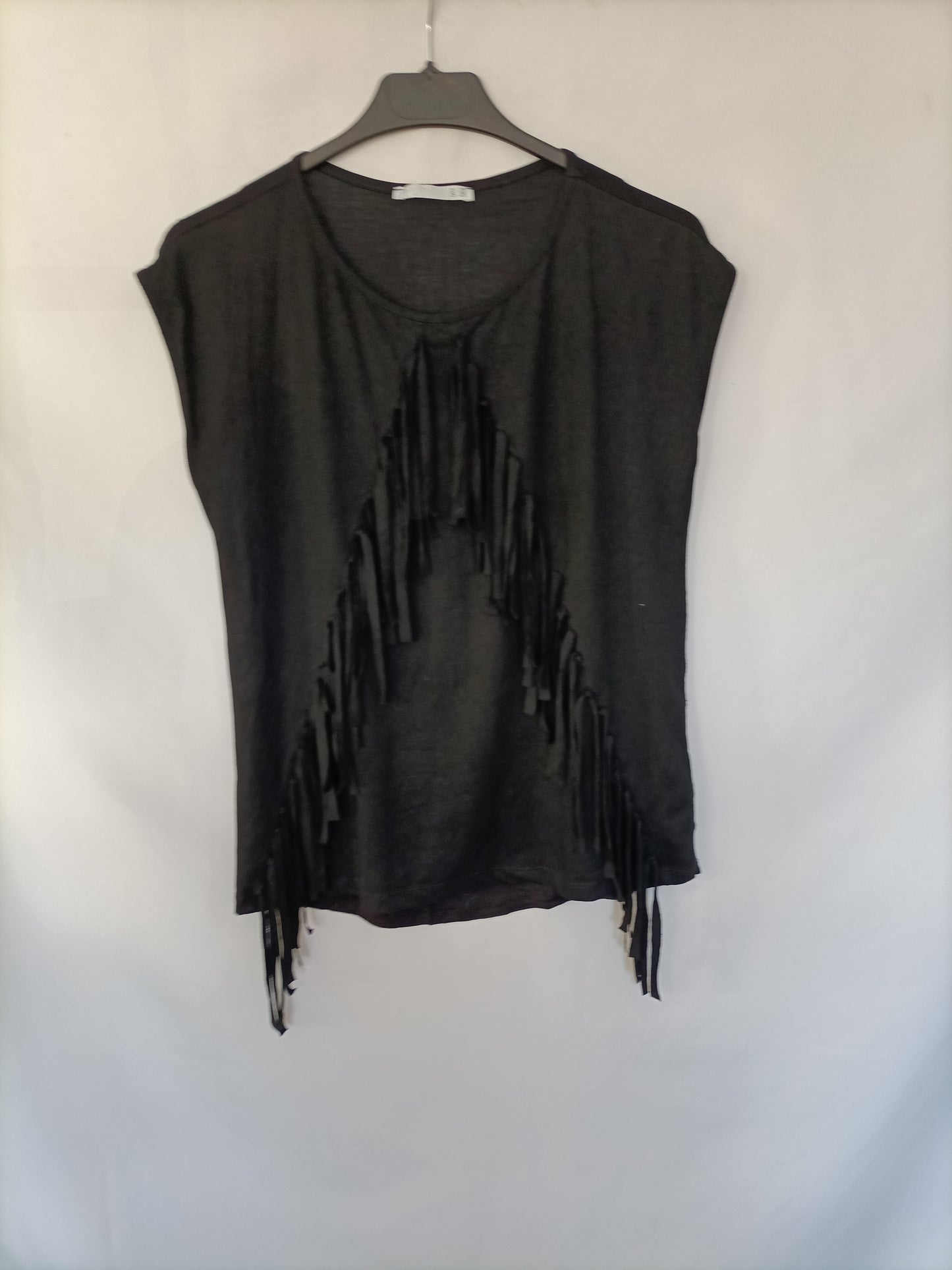 LEFTIES. Camiseta negra flecos T.s