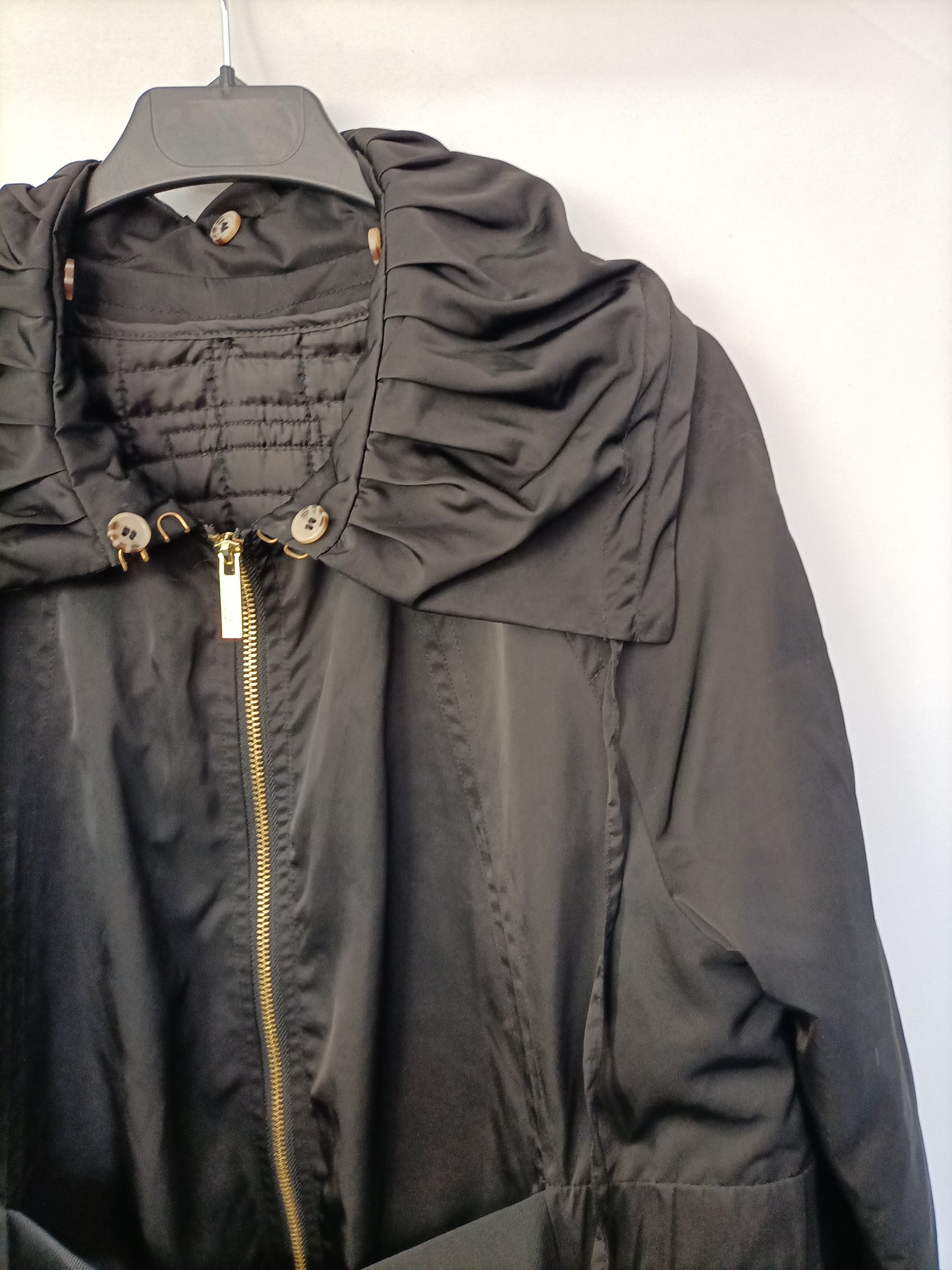 PRIVATE GALLERY. Black parka with lace-up closure, size 40