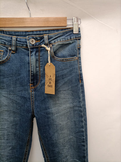 A PIE DE CALLE .Pantalones denin ajustado T.m