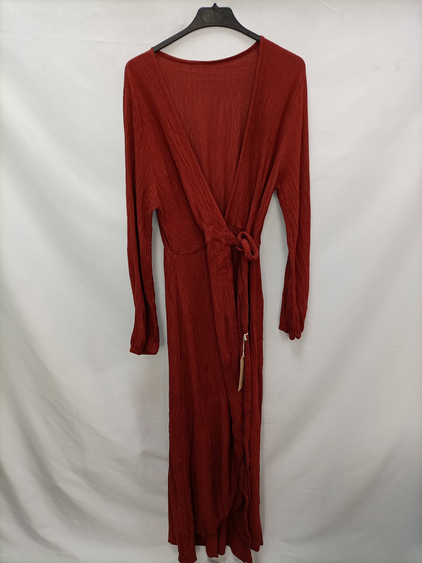 A PIE DE CALLE . Vestido cruzado teja T.u (m)