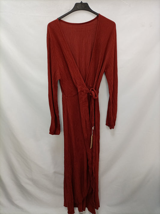 A PIE DE CALLE . Vestido cruzado teja T.u (m)