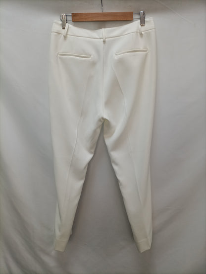 A PIE DE CALLE . Pantalón blanco de vestir T.40