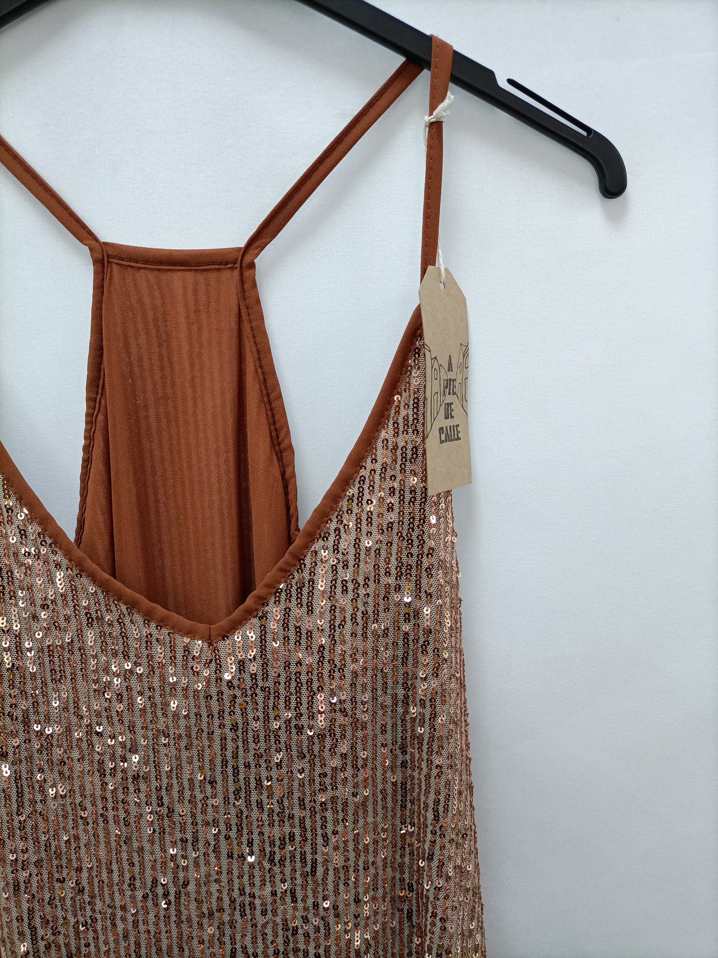 A PIE DE CALLE . Vestido teja lentejuelas T.u (m)