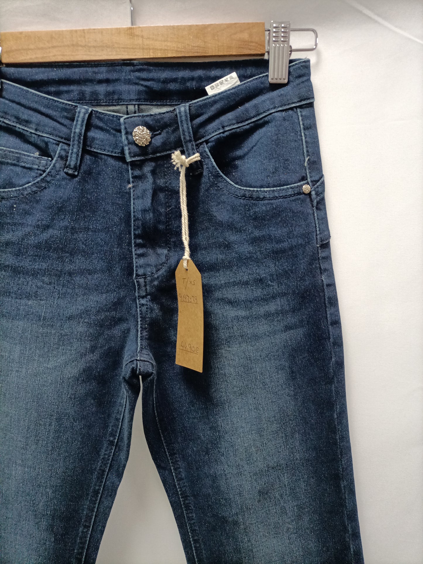 A PIE DE CALLE . Vaquero detalle purpurina T.xs