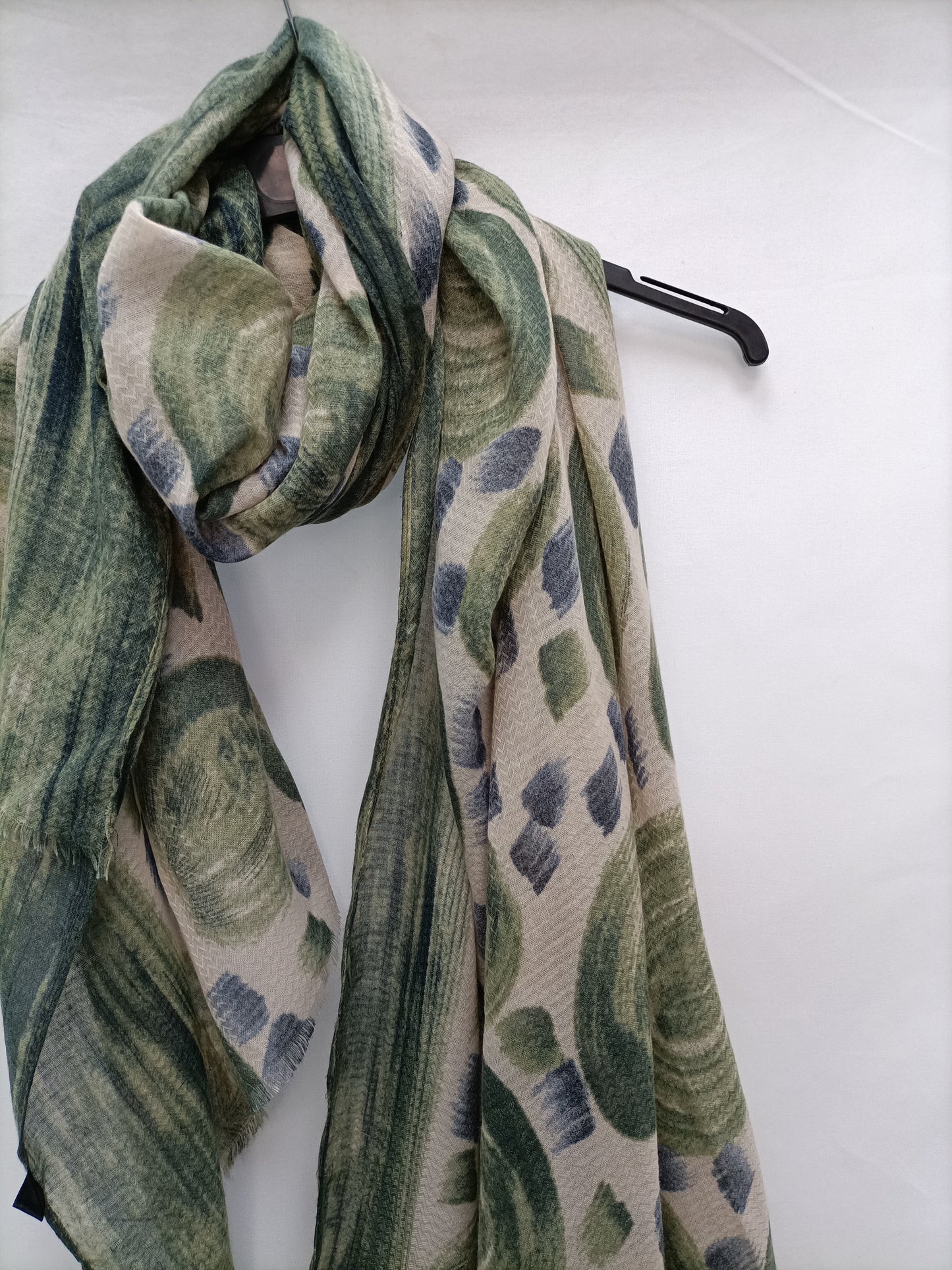 OTRAS. Fular beige estampado