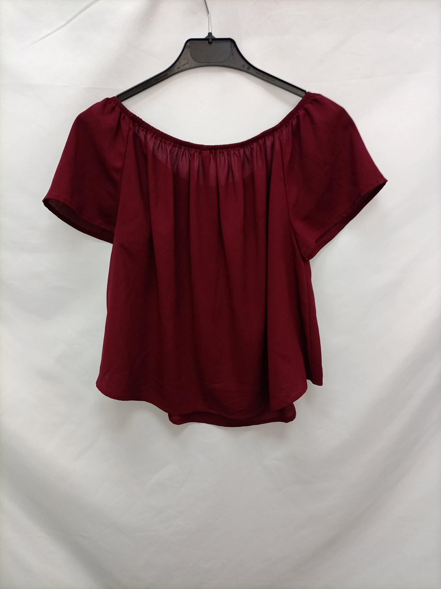 STRADIVARIUS. Top burdeos volante T.s