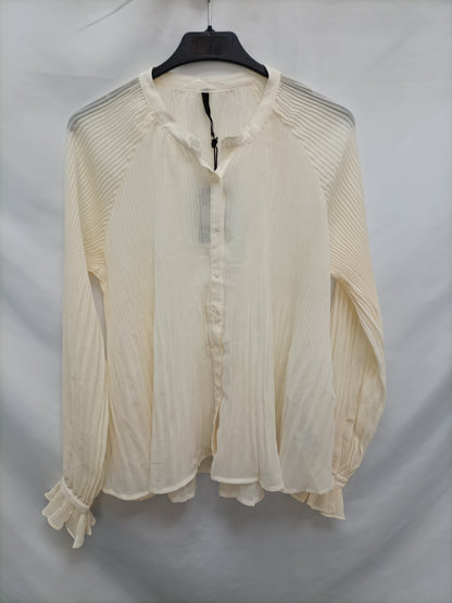 PEPE JEANS. Blusa beige plisada T.s