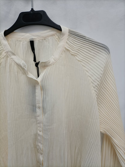 PEPE JEANS. Blusa beige plisada T.s