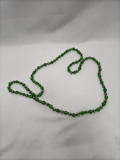 OTRAS. Collar bolitas verde