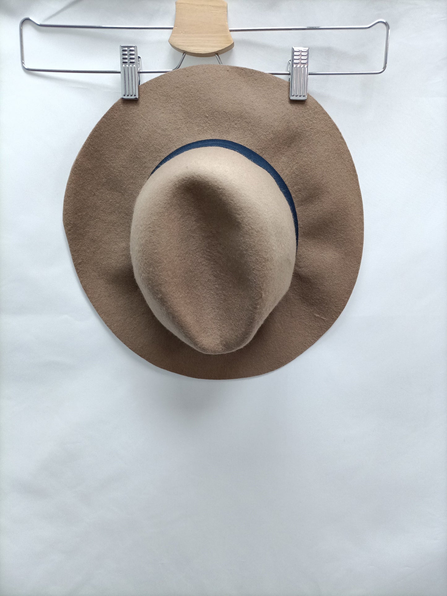 OTRAS. Sombrero paño beige Tu
