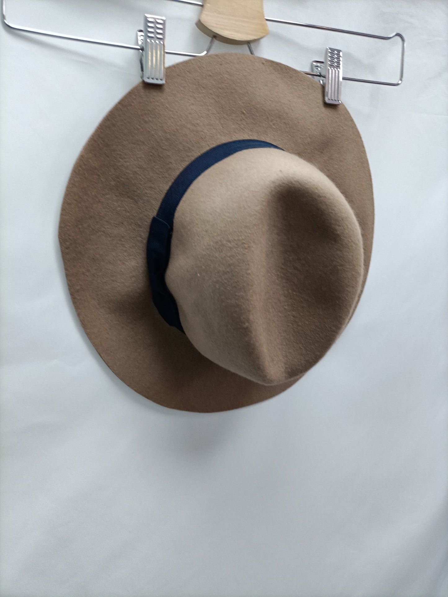 OTRAS. Sombrero paño beige Tu