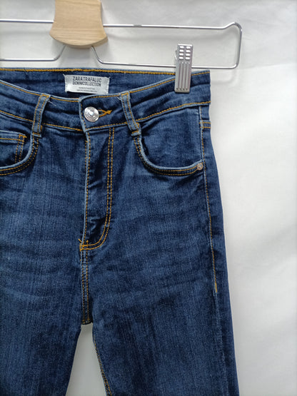 ZARA. Pantalón vaquero oscuro T.34