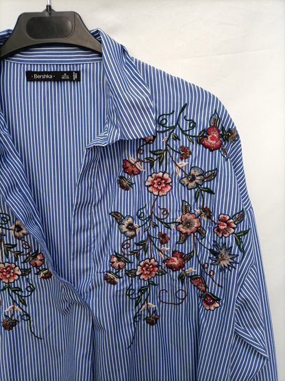 BERSHKA. Blusa rayas bordada T.m