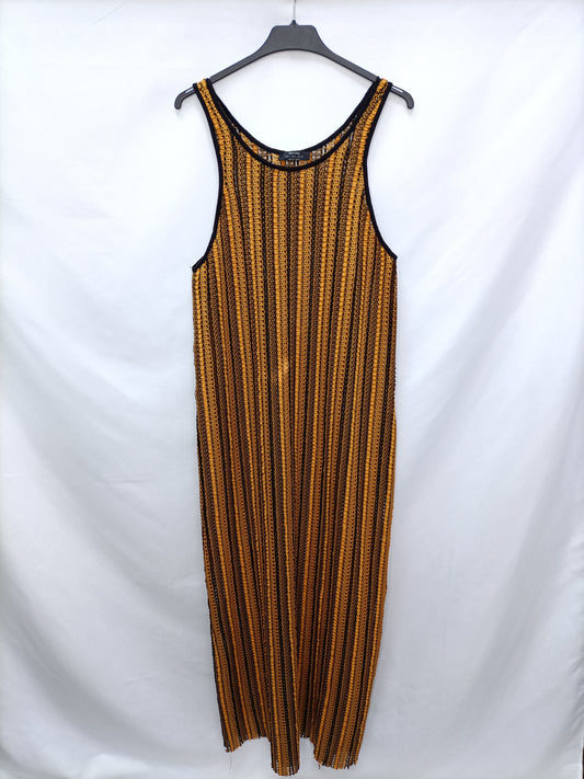 BERSHKA.  Vestido largo troquelado T.l