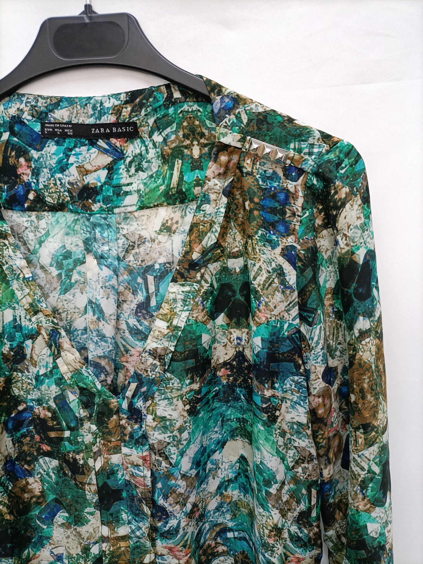 ZARA.  Blusa estampado verde T.s
