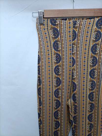 OTRAS.  Pantalón estampado campana T.s