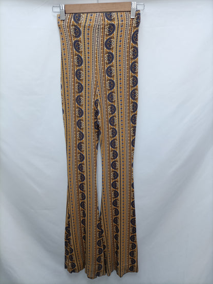 OTRAS.  Pantalón estampado campana T.s