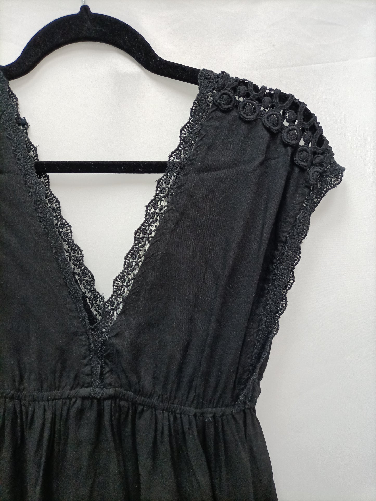 ZARA. Vestido negro crocheT.m