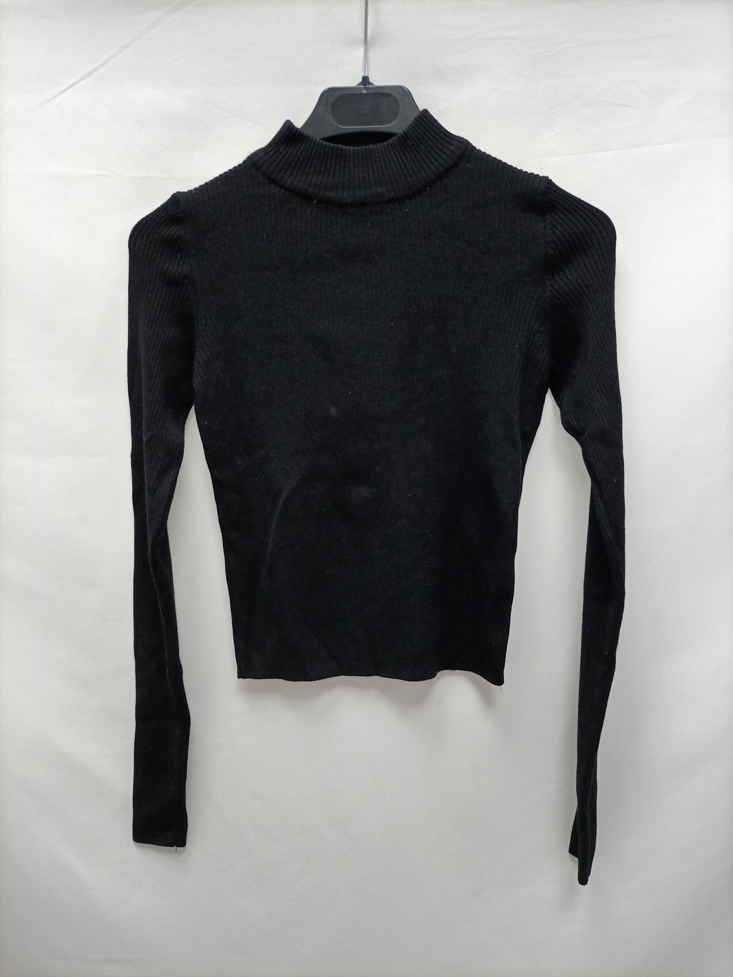 PULL&amp;BEAR. Black ribbed top Ts