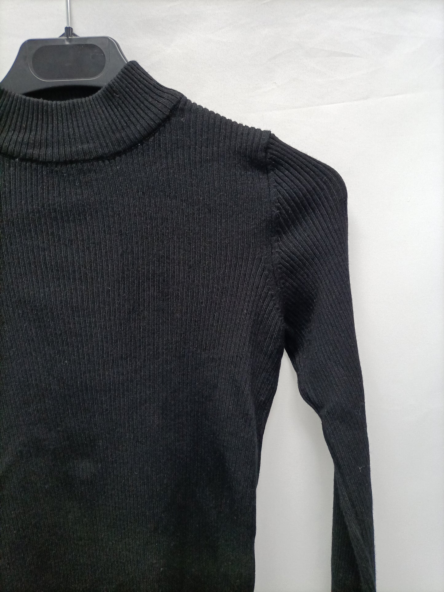 PULL&amp;BEAR. Black ribbed top Ts
