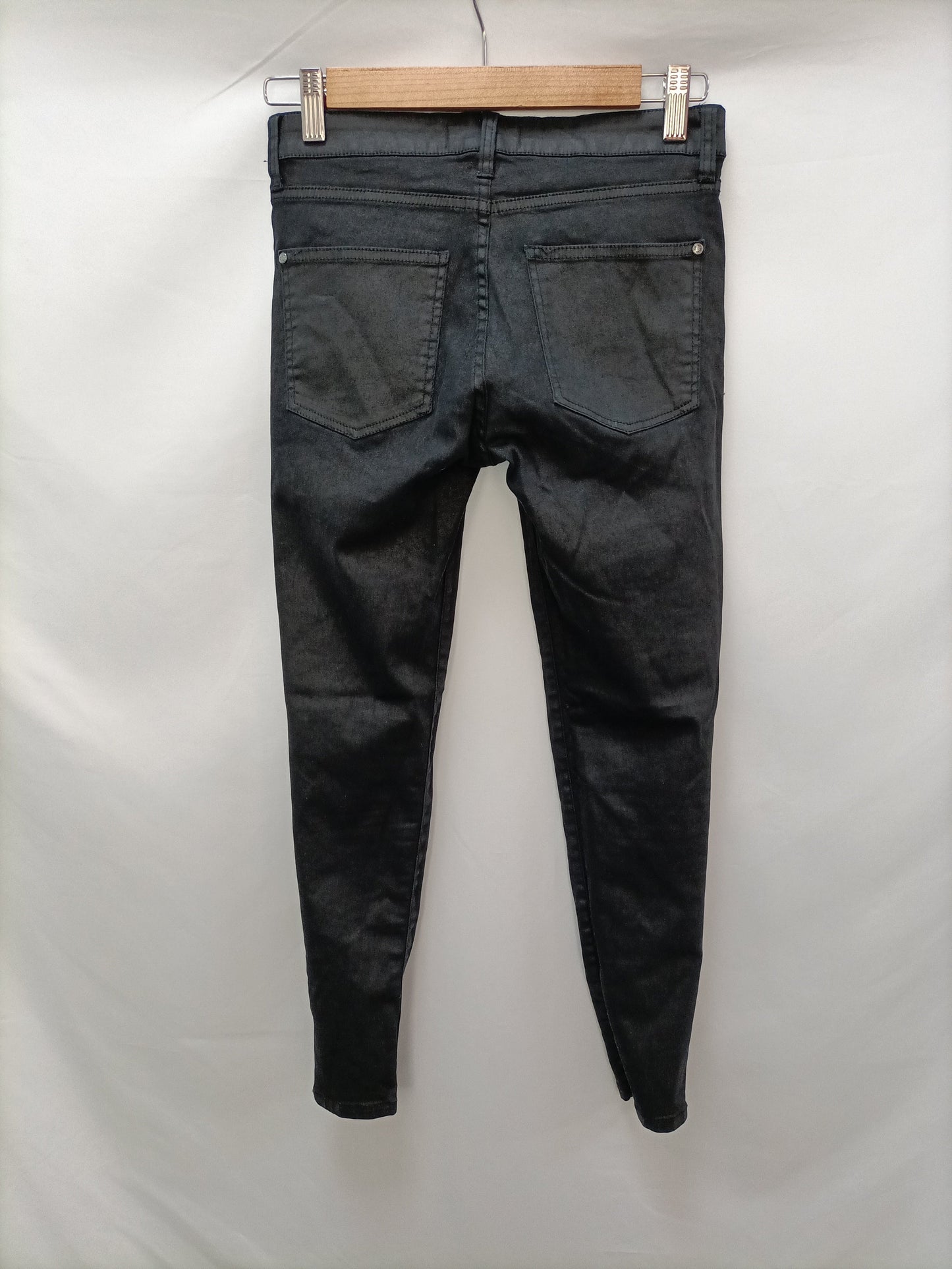 MANGO. Pantalón negro cremalleras T.34