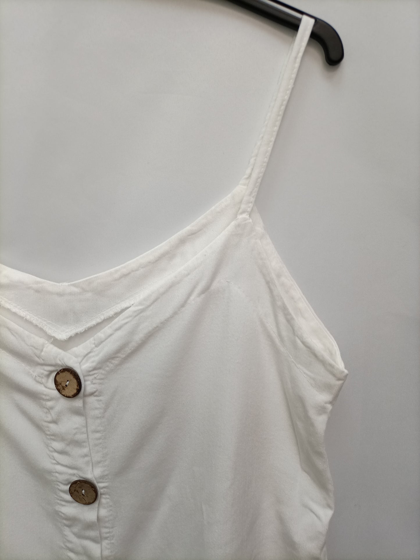 OTRAS. Top blanco botones T.u