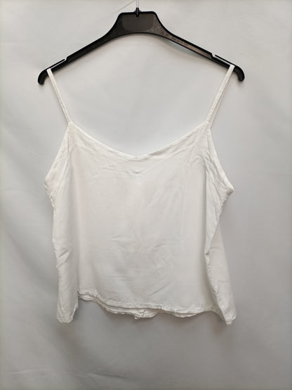 OTRAS. Top blanco botones T.u