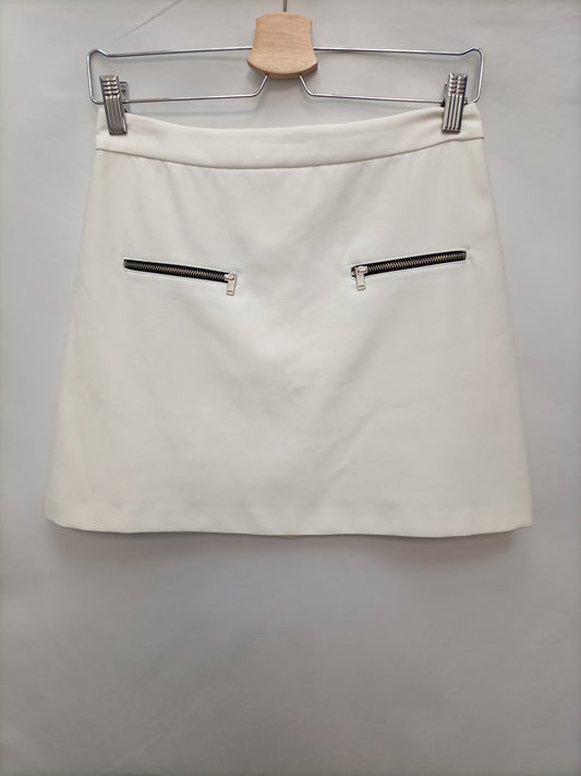 ZARA. White zip-up skirt Ts