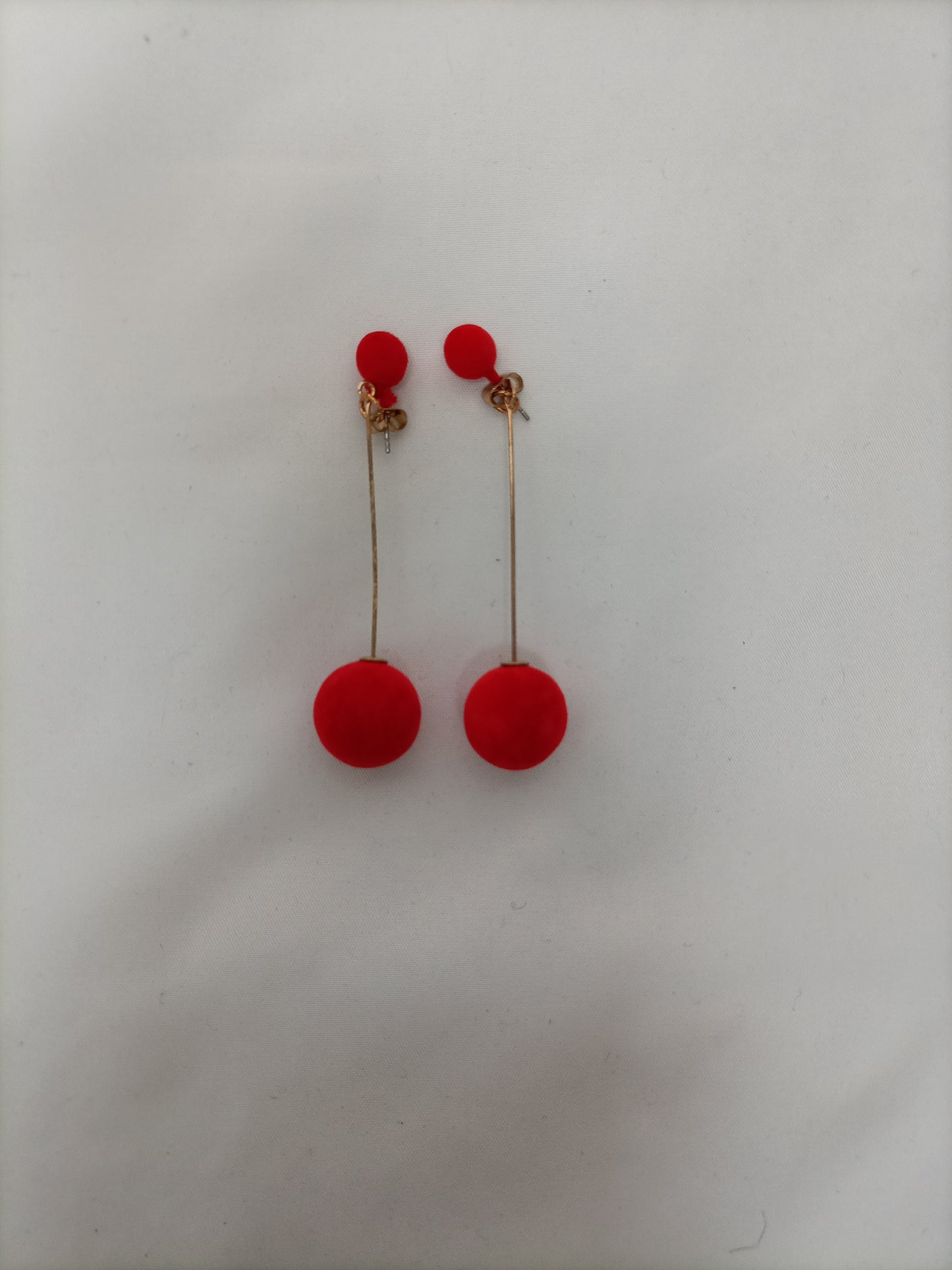 OTRAS. Pendientes bolas rojas