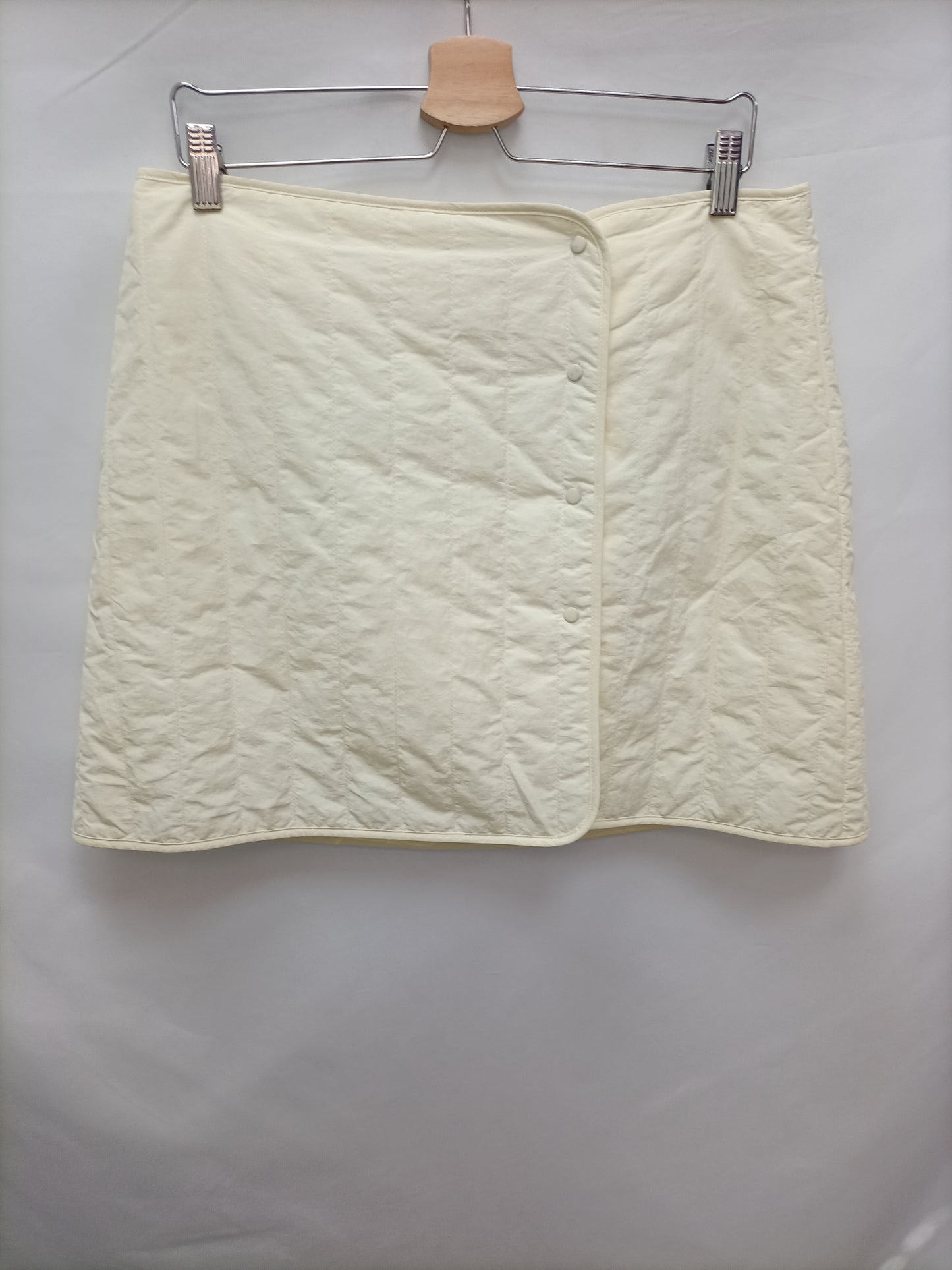 ZARA. Falda corta beige   T.xl