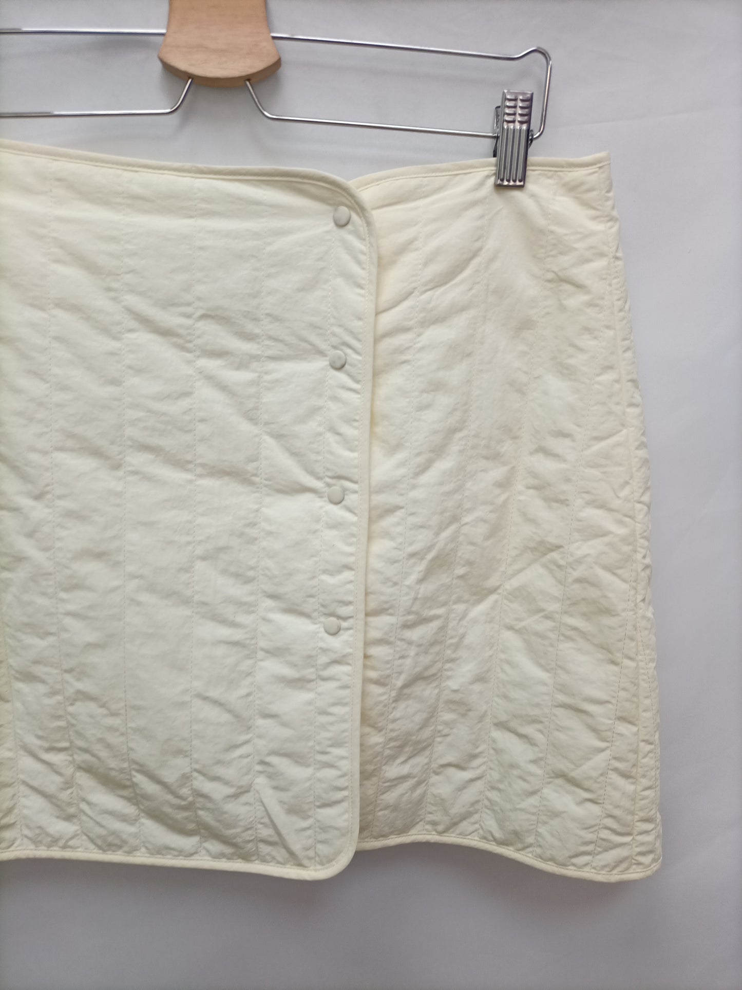 ZARA. Falda corta beige   T.xl