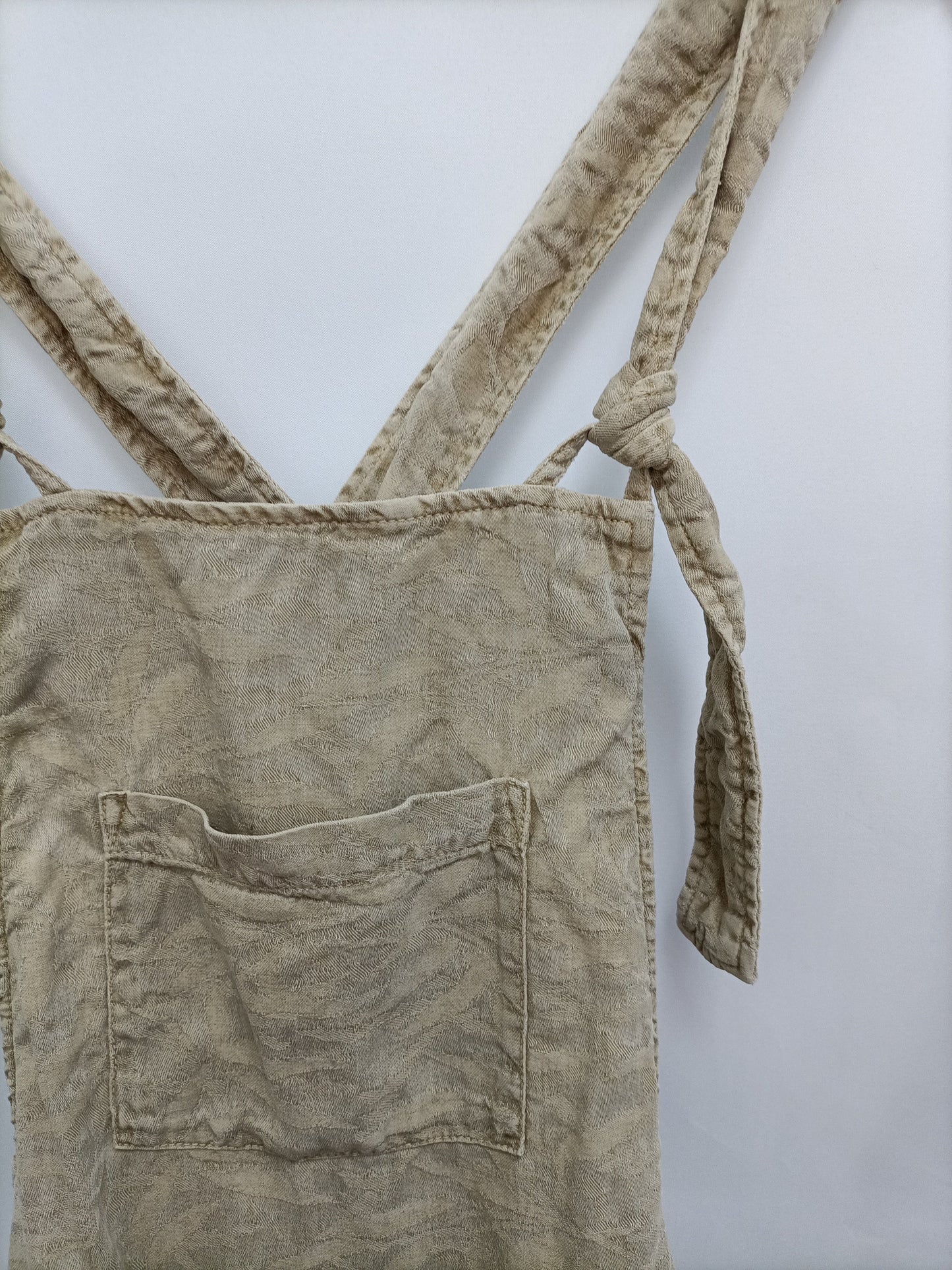 PULL& BEAR. Peto beige fluido T.s