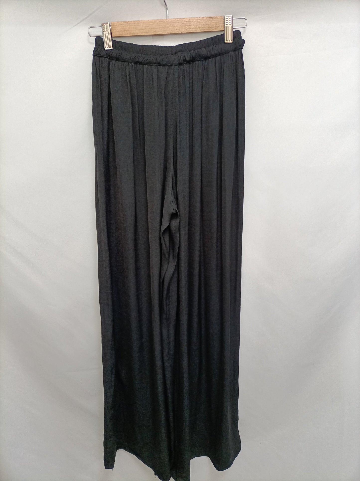 BERSHKA. Pantalón Palazzo negro T.m