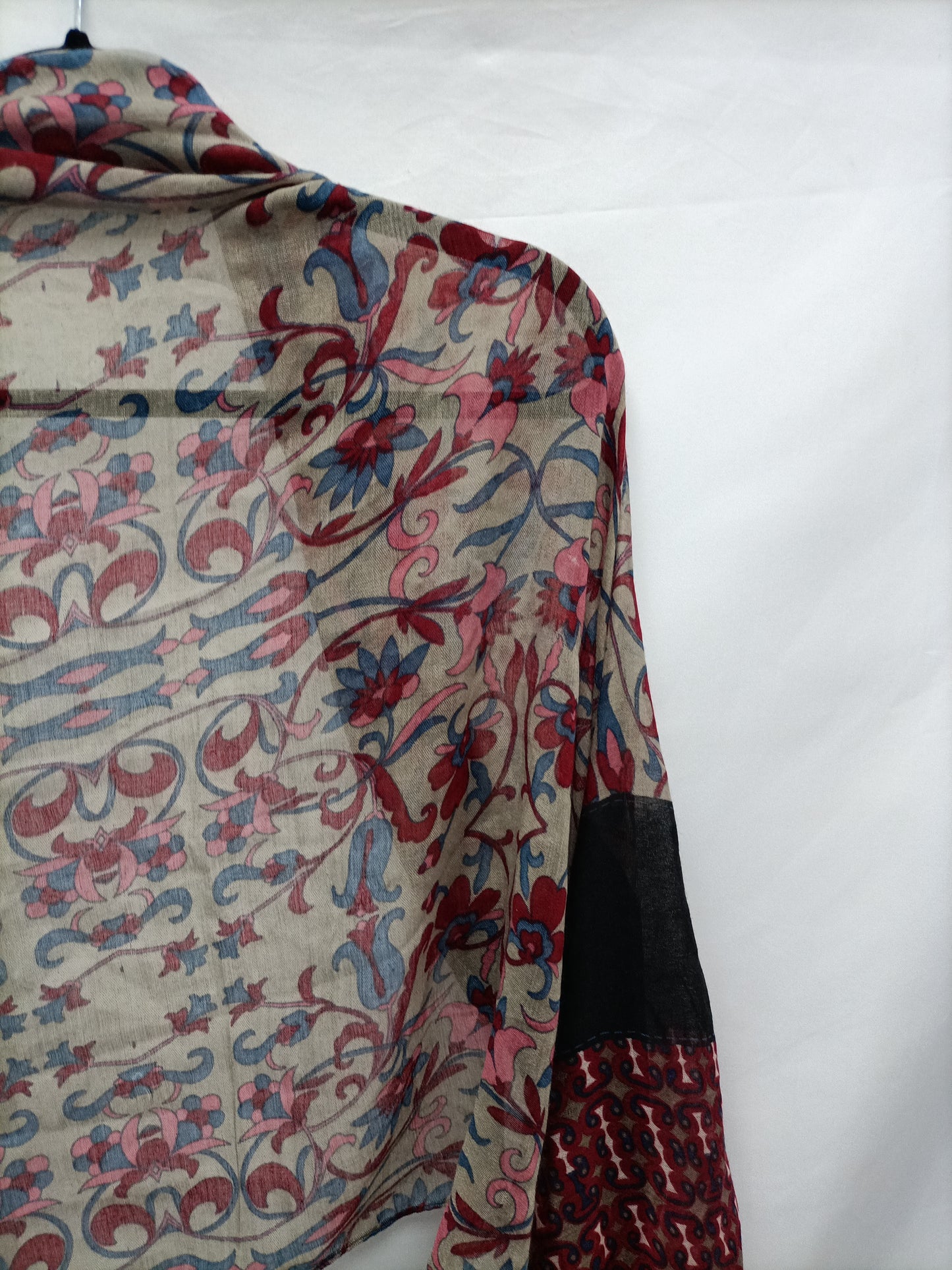 OTHERS. Beige floral scarf