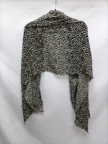 OTHERS. Animal print scarves