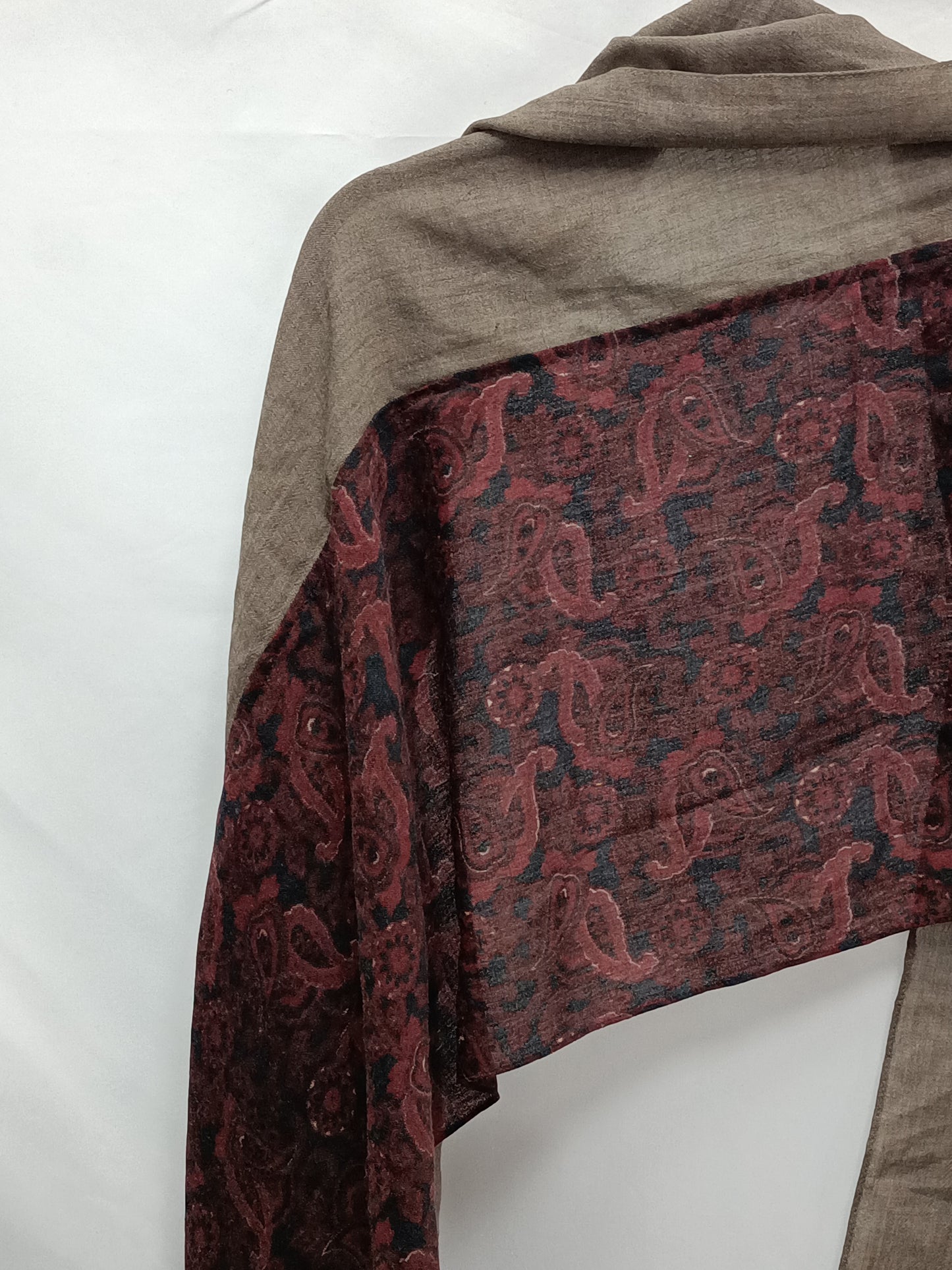 MASSIMO DUTTI. Fular amebas burdeos