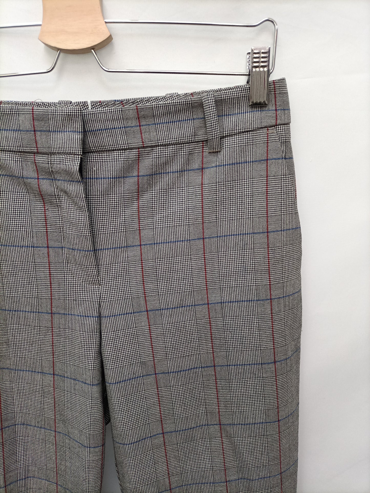 MANGO. Pantalón de vestir gris T.36