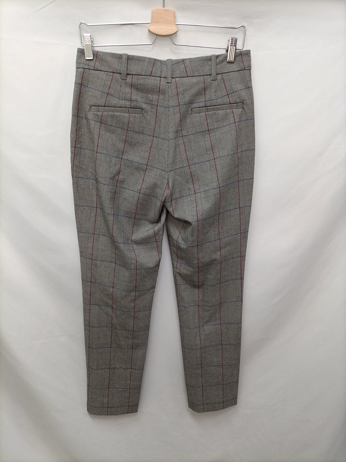 MANGO. Pantalón de vestir gris T.36