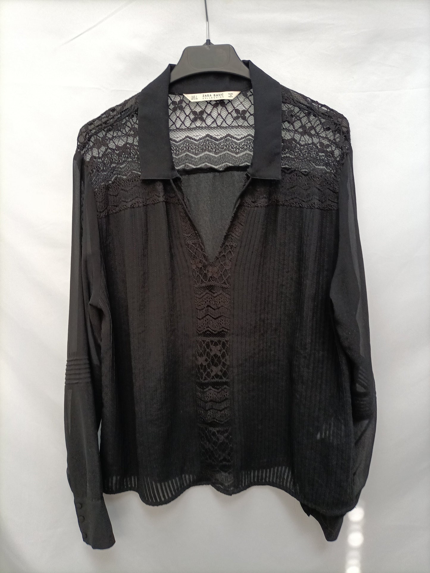 Paula. ZARA. Camisa encaje T.l