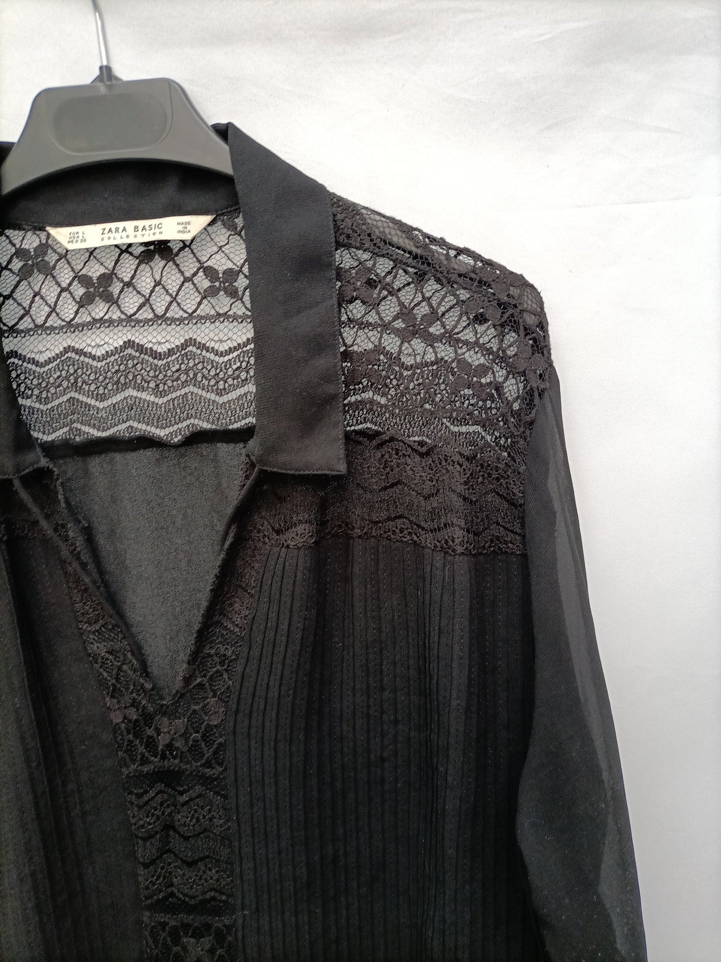 Paula. ZARA. Camisa encaje T.l