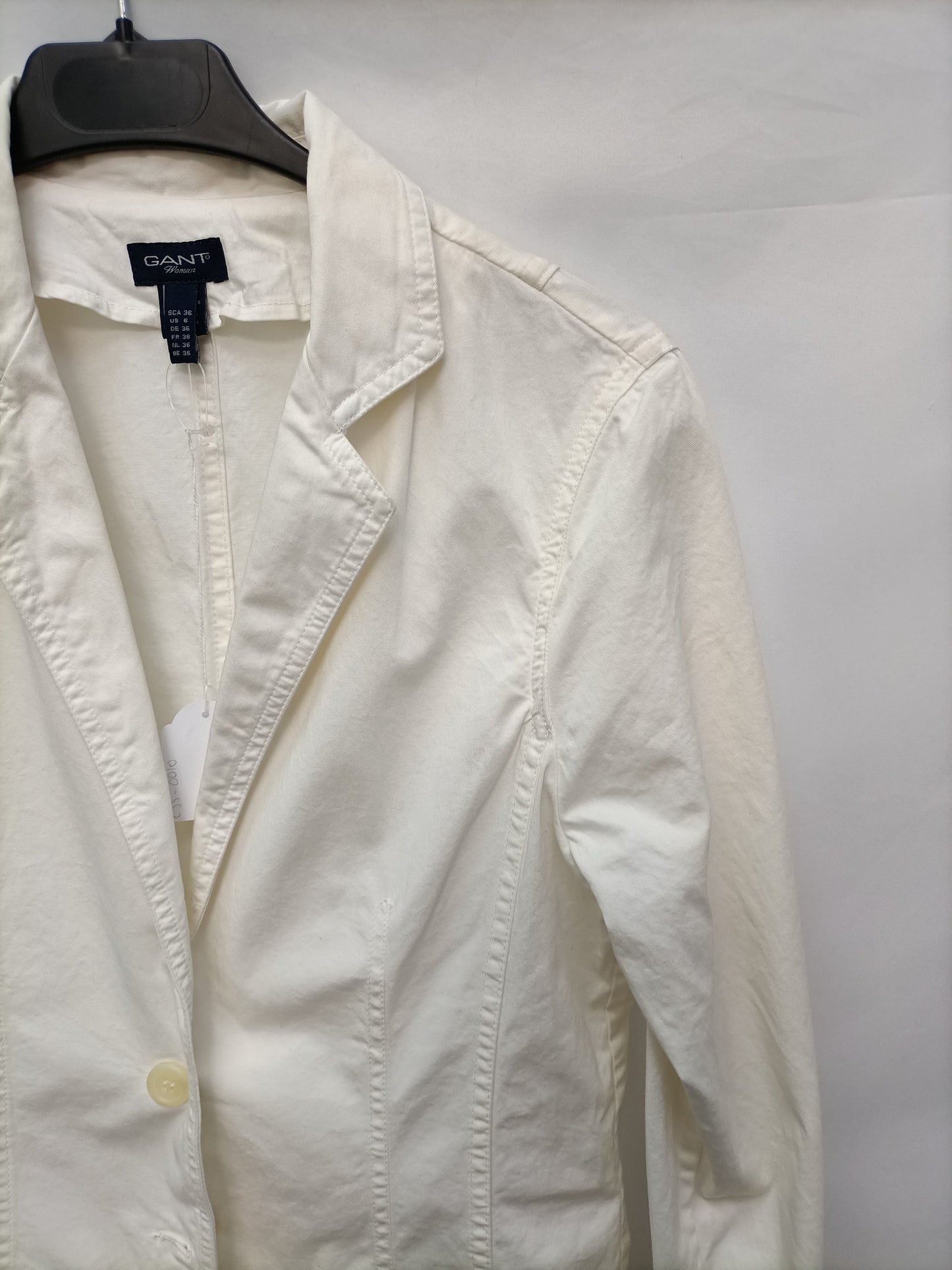 GANT. Blazer blanca denim T.36