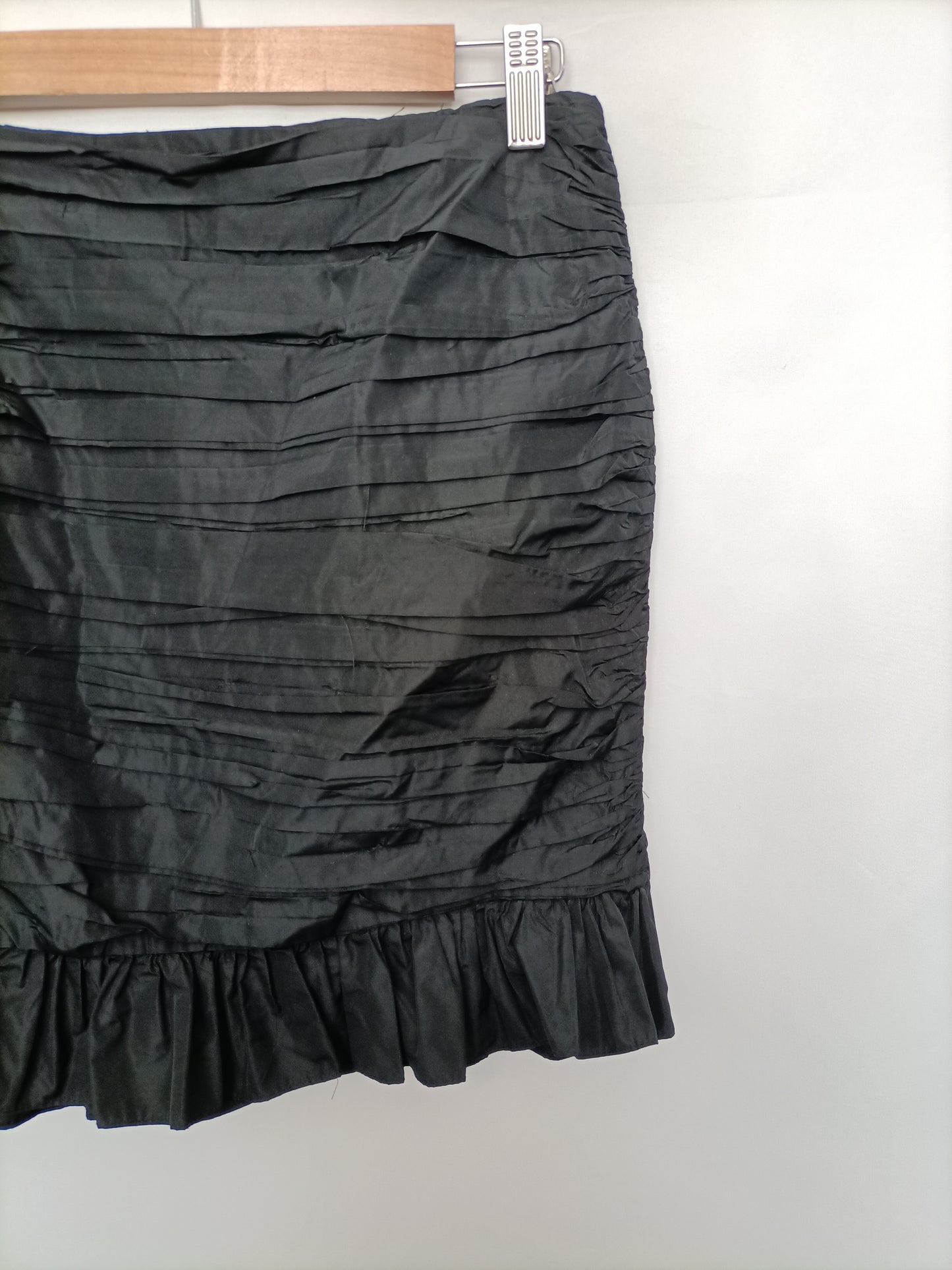 ZARA. Black gathered skirt TL